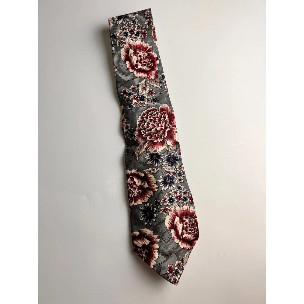 Oscar De La Renta‎ Men's Gray Metallic 100% Silk Tie Classic Necktie 56